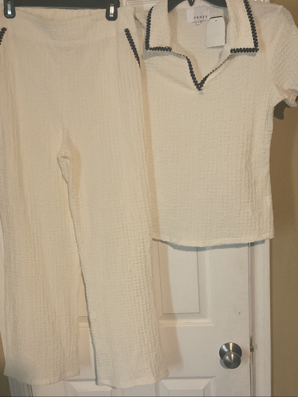 FRNZY - Set Top with matching Pants Ivory/Black  Sz L - NWT